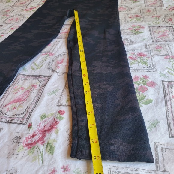 NWT Spanx Look‎ At Me Now Seamless Black Camo Leggings High Rise Women's Sz L - Picture 6 of 6